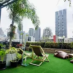 Hash Capsule Hostel Silom Soi 3