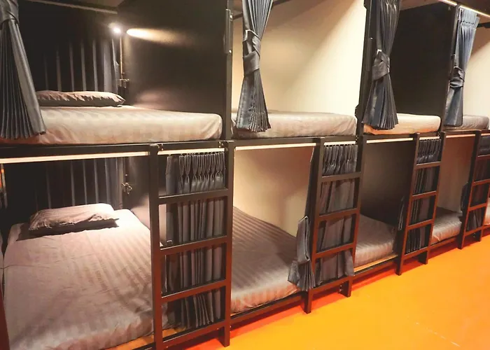 Hash Capsule Hostel Silom Soi 3
